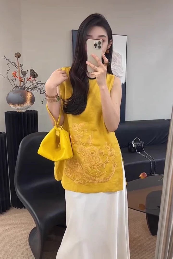 新中式重工刺绣无袖衬衫女2025夏季新款开叉背心国风设计感上衣潮