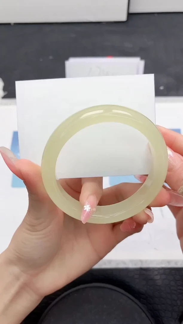 【闪购商品】石英质玉手镯未镶嵌250-60