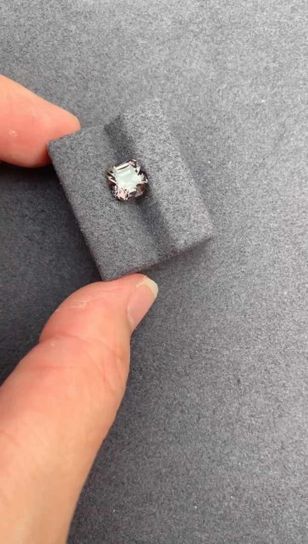 【闪购商品】尖晶石裸石未镶嵌2.1ct灰尖晶