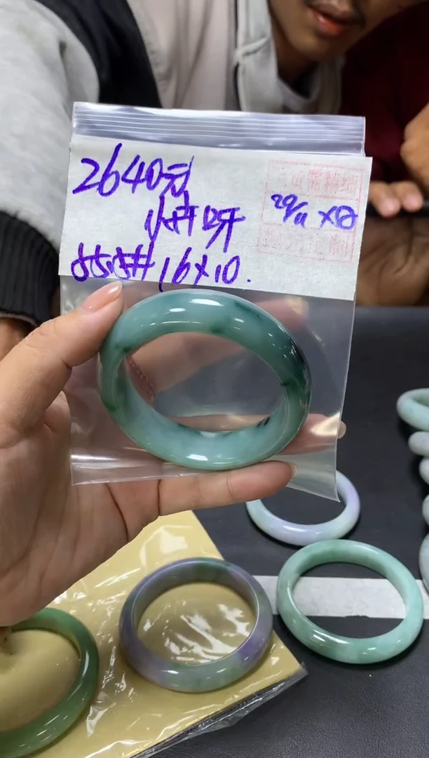 未镶嵌定制翡翠小**！+手镯55.5#2640元  毛货需抛光
