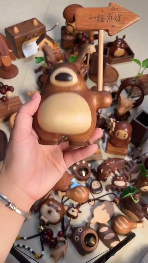 木微瑕举牌鹿摆件