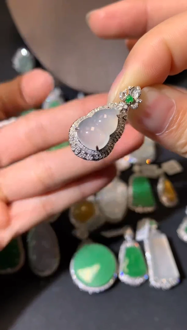 【闪购商品】翡翠吊坠(不含链)18K金镶嵌吊坠