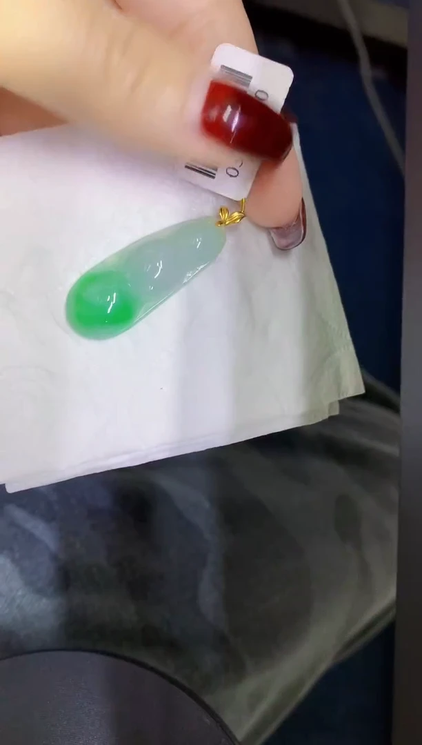 颈饰18K金镶嵌翡翠缅甸天然翡翠A货