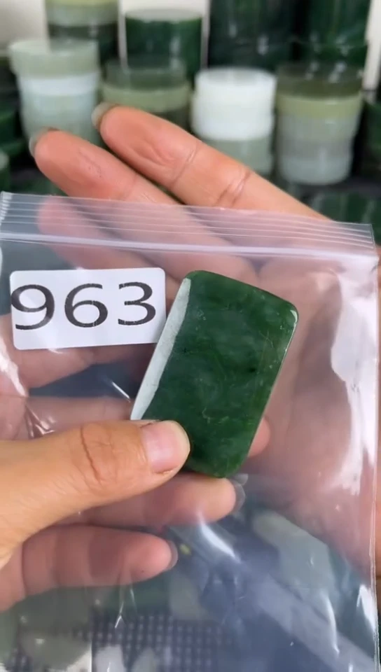 和田玉未镶嵌珠宝半成品牌子