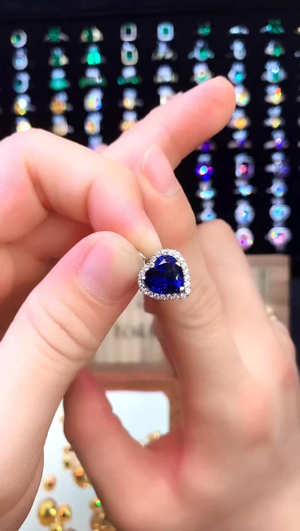 蓝宝石吊坠(赠链)银S925镶嵌......