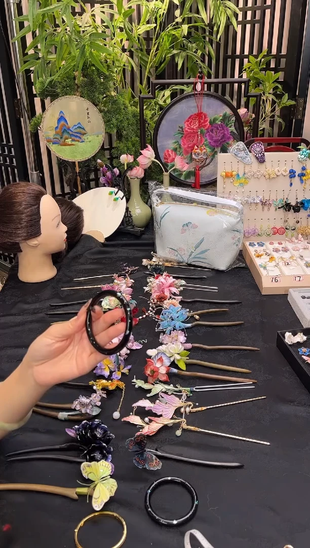 织绣向**生非遗苏绣手工饰品