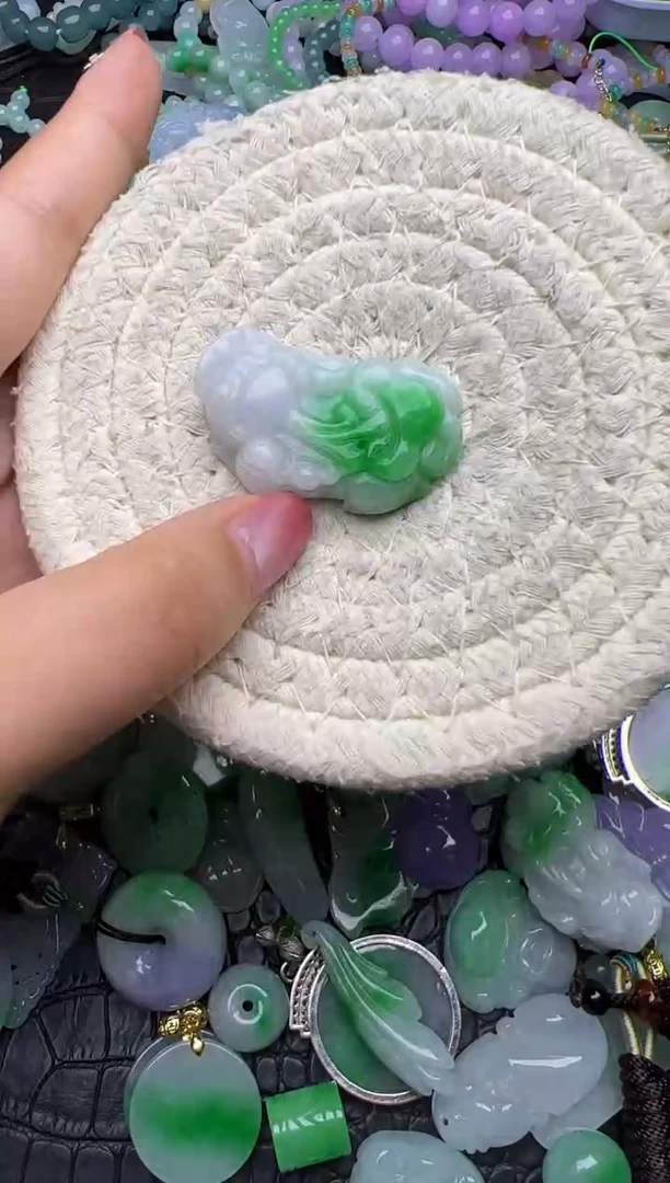 颈饰未镶嵌翡翠天然缅甸翡翠吊坠
