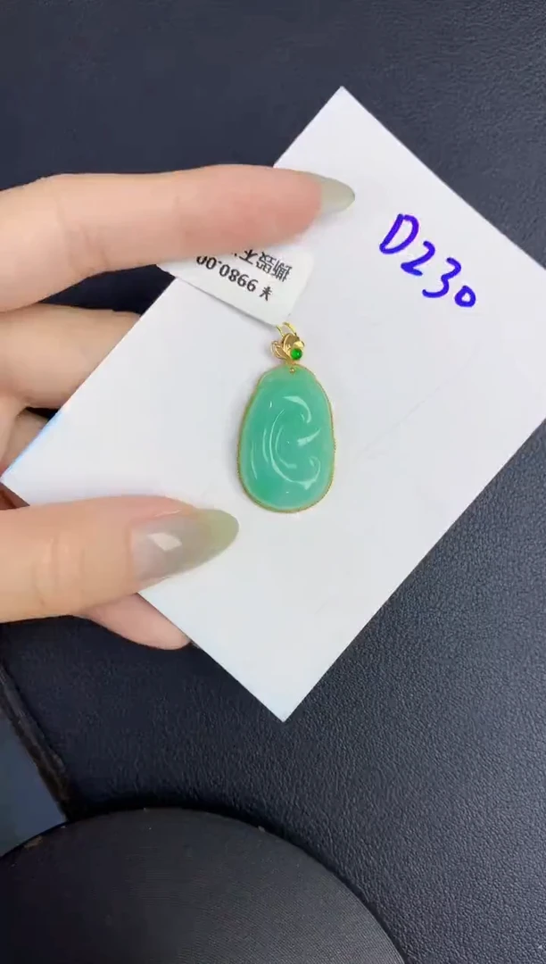 翡翠18K金镶嵌颈饰缅甸天然翡翠A货