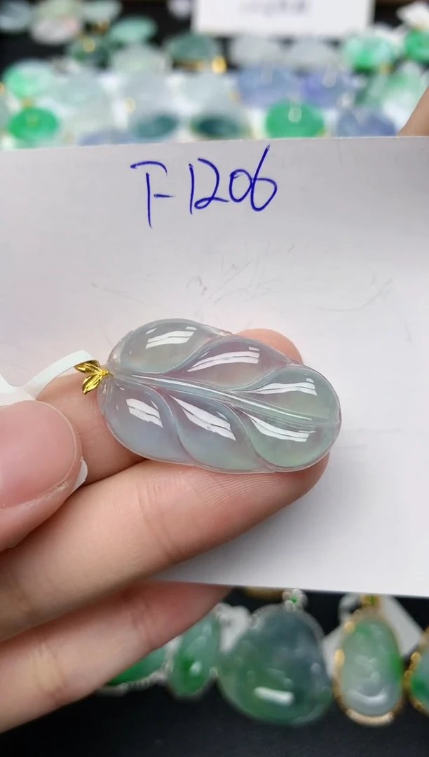 颈饰18K金镶嵌翡翠 天然缅甸A货翡翠百元以上9元证书费自理