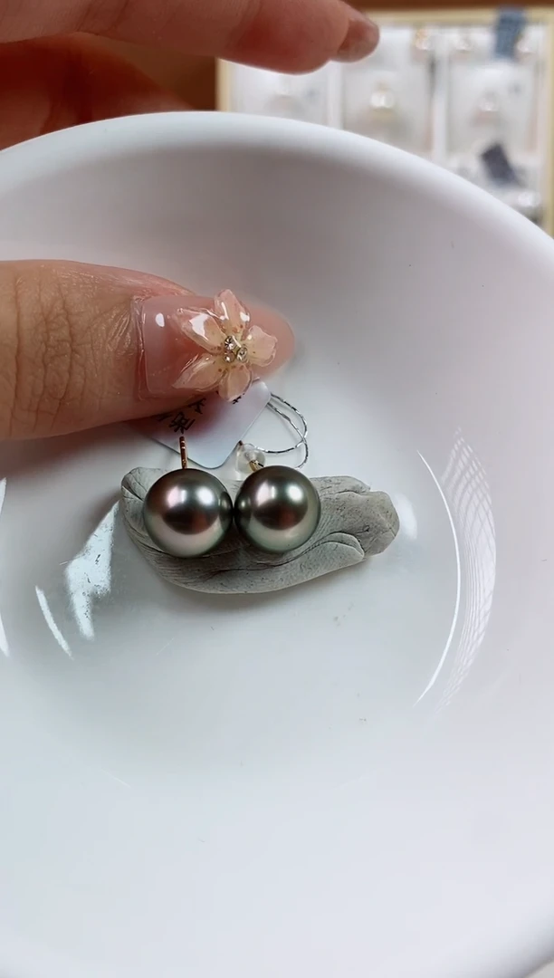 18K金镶嵌海水珍珠耳饰9-10大溪地黑珍珠耳饰