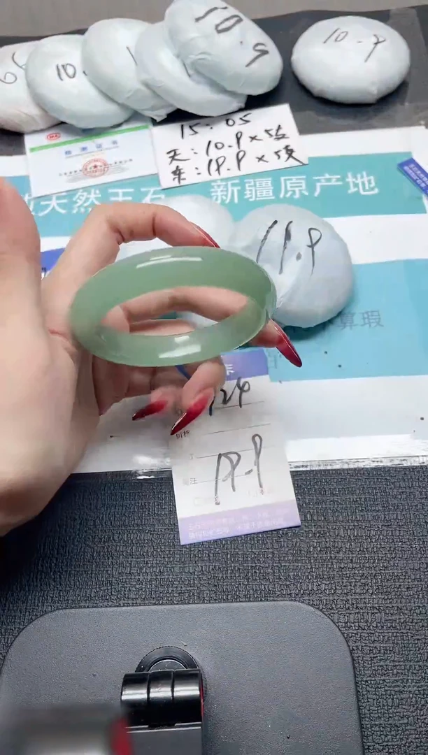 未镶嵌手镯石英质玉124-61