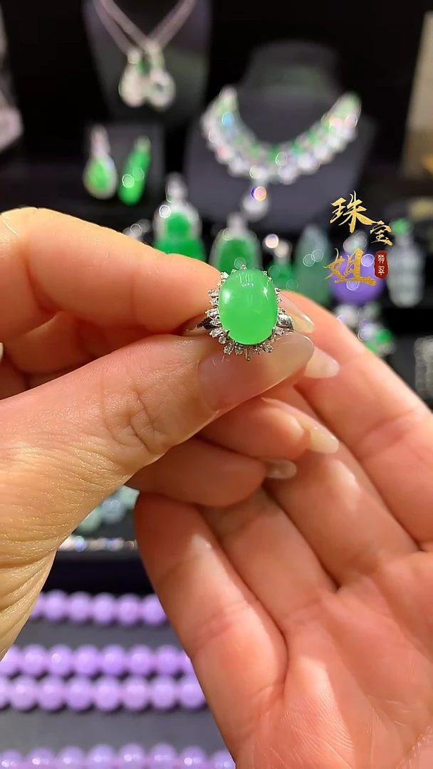 18K金镶嵌戒指翡翠戒指