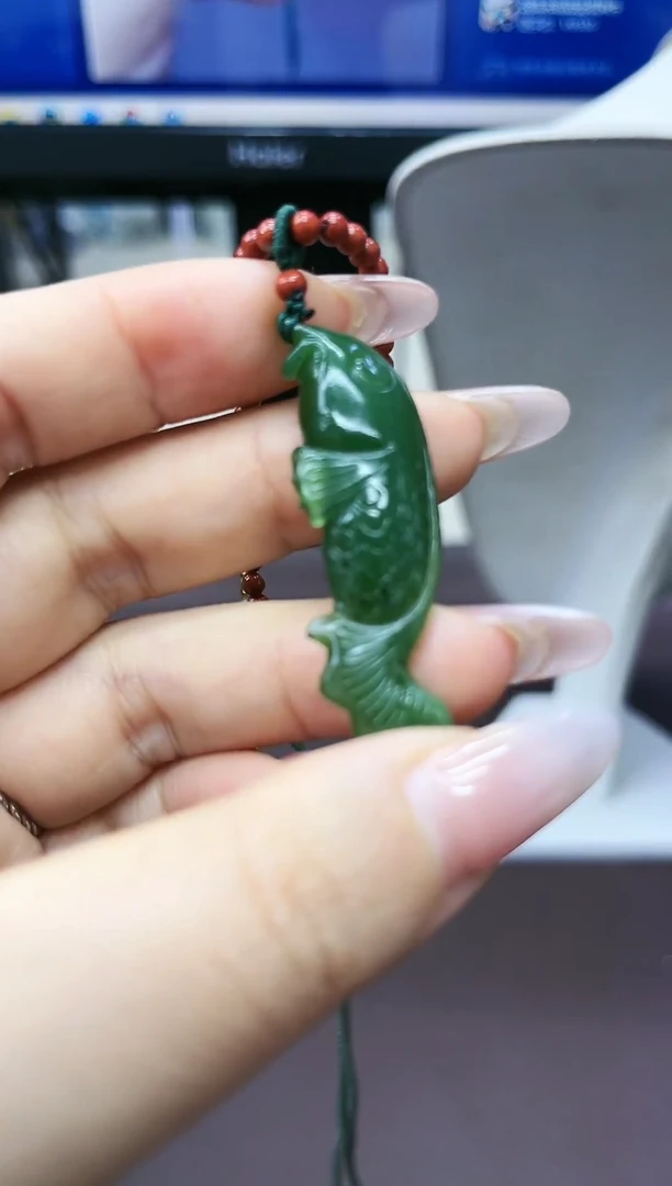 颈饰未镶嵌和田玉和田碧玉 年年有余 鱼挂件