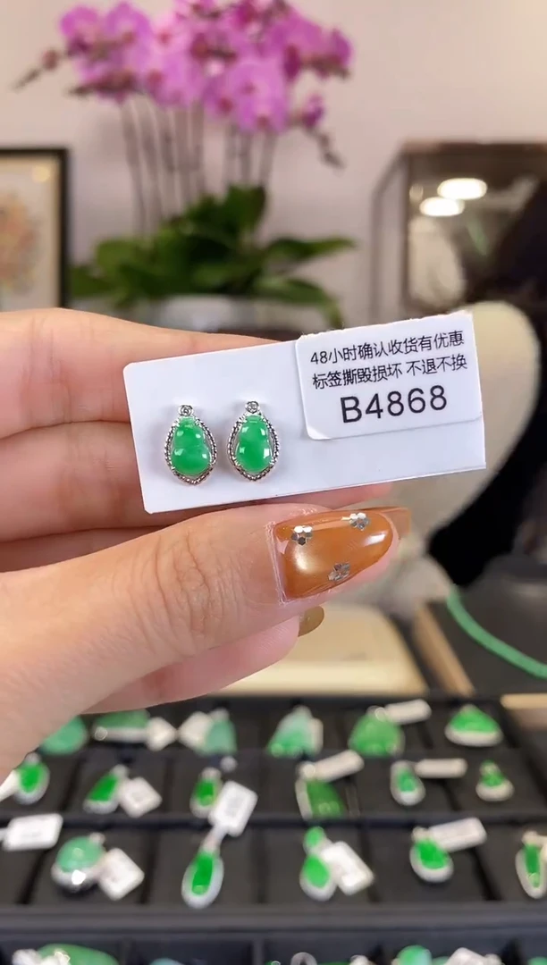 【闪购商品】翡翠耳钉18K金镶嵌B4868 葫芦耳钉 含运营费