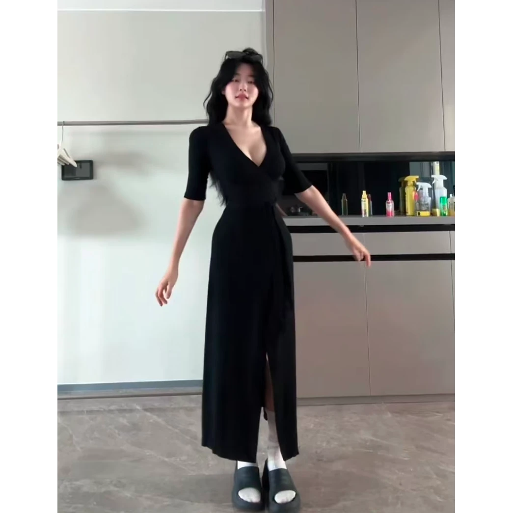 2025秋季法式纯欲风深V领黑色连衣裙女绑带御姐开叉包臀长裙