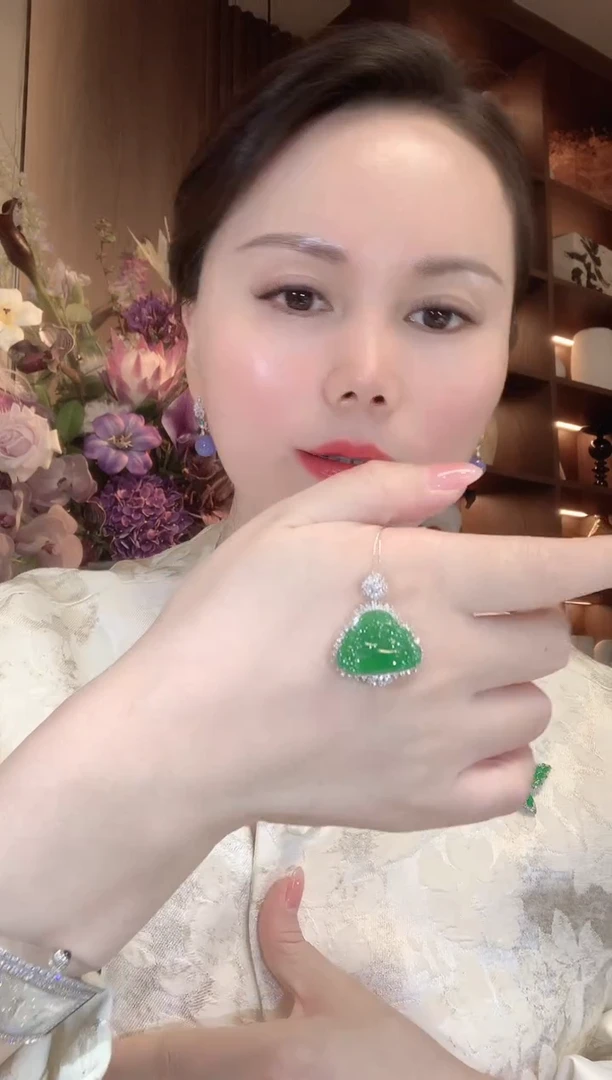 吊坠(不含链)18K金镶嵌翡翠C65