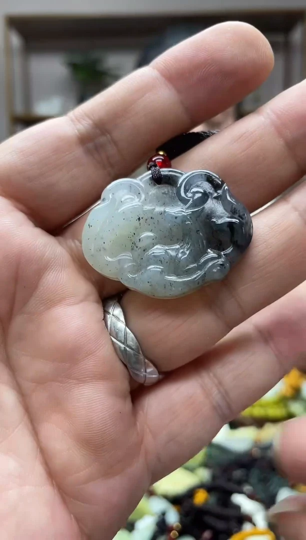 未镶嵌岫玉吊坠`