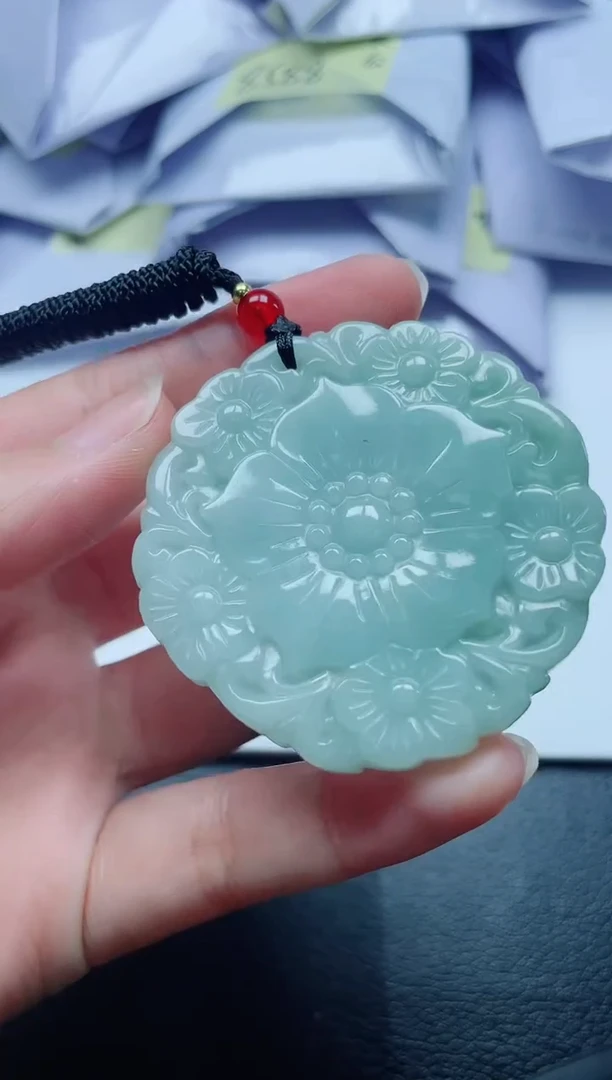 翡翠未镶嵌颈饰