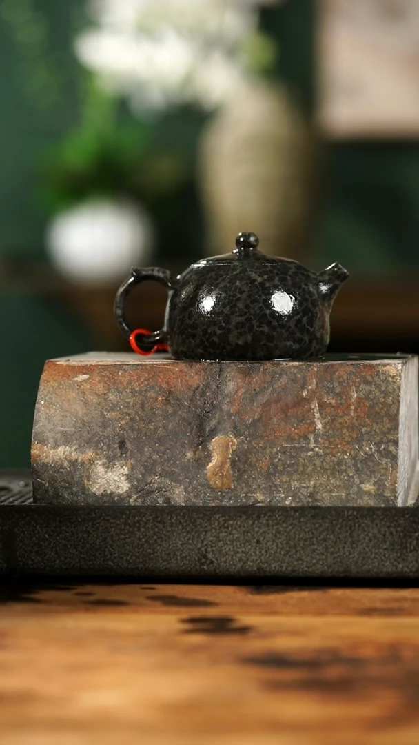 中式归玉堂冰碛岩重工雕刻透光半月壶