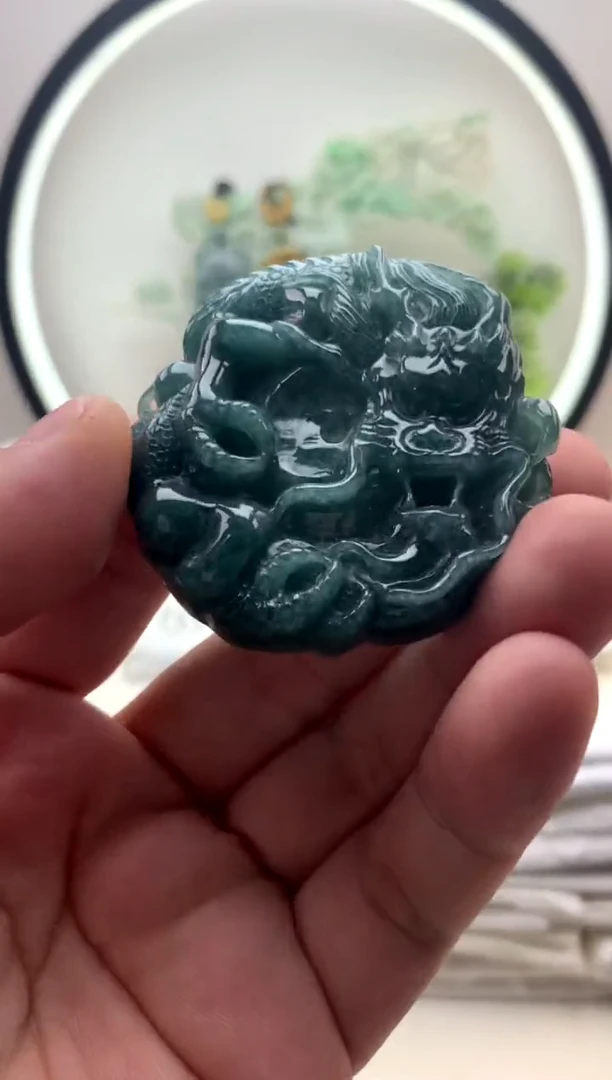 颈饰未镶嵌翡翠龙牌