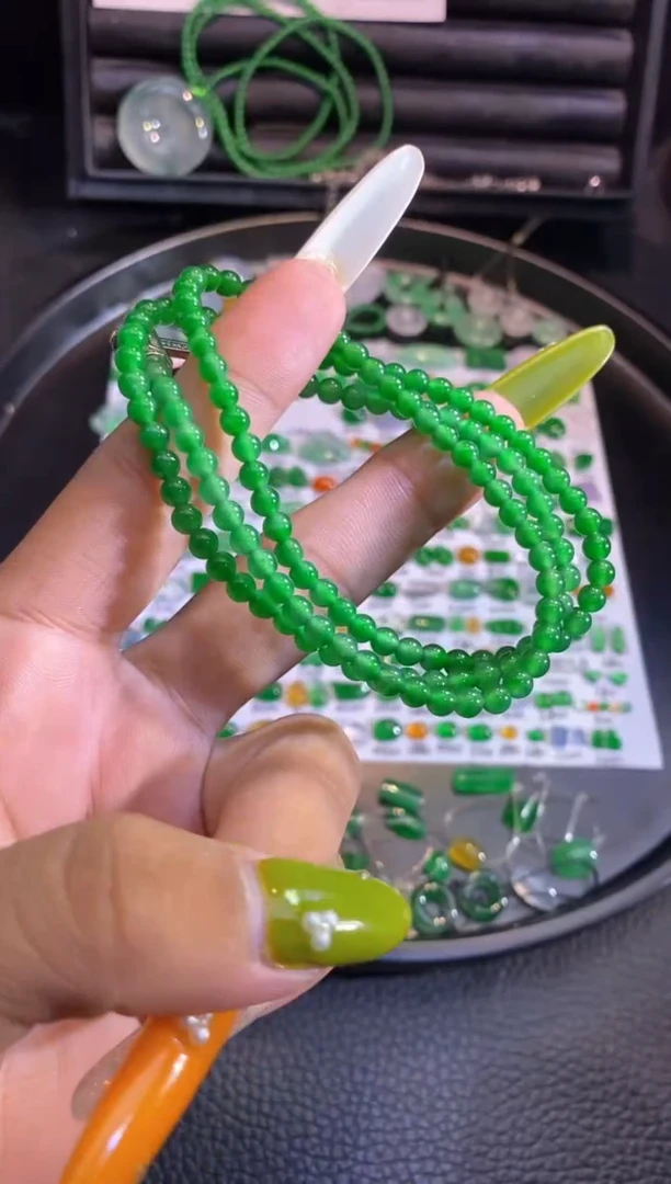 翡翠挂件未镶嵌珠串