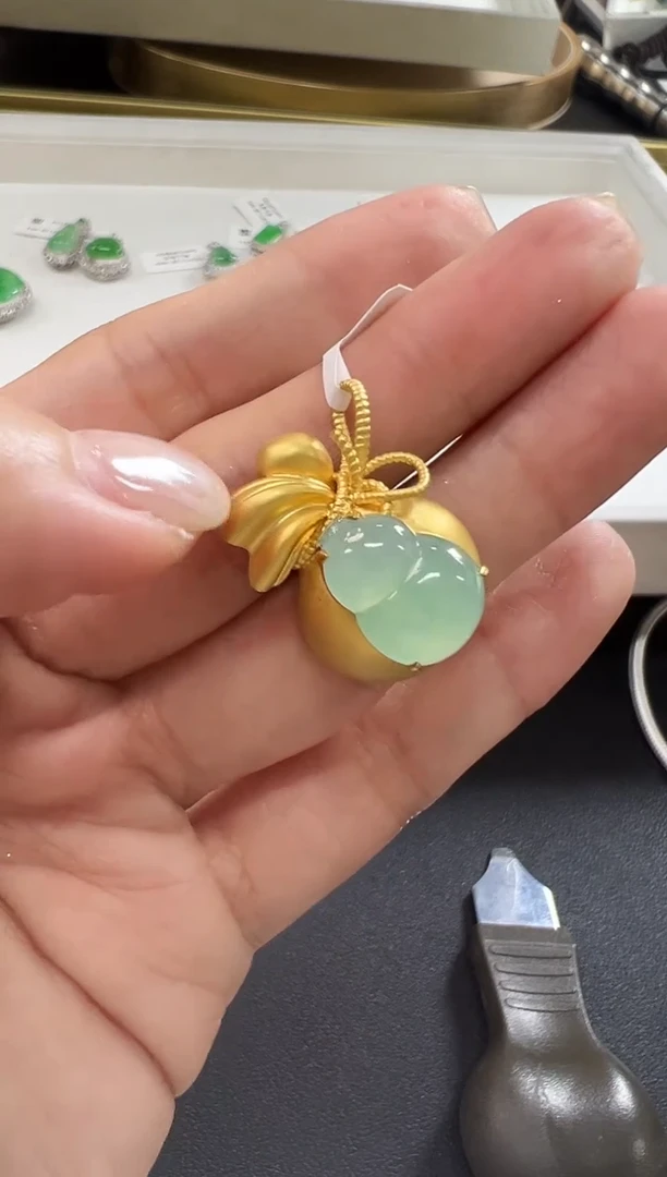 颈饰18K金镶嵌翡翠KYZ1129-018