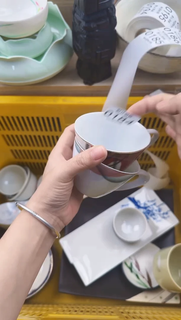 184回流瓷器，默认微瑕，18包邮
