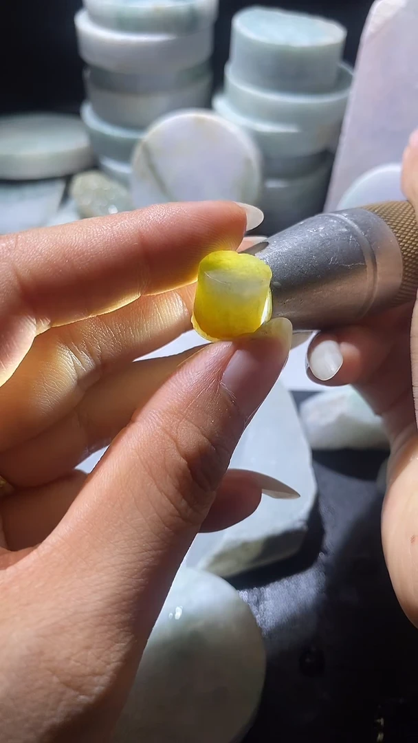翡翠未镶嵌颈饰天然缅甸A货翡翠
