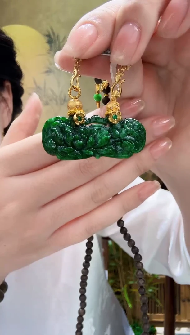 颈饰未镶嵌翡翠吊坠