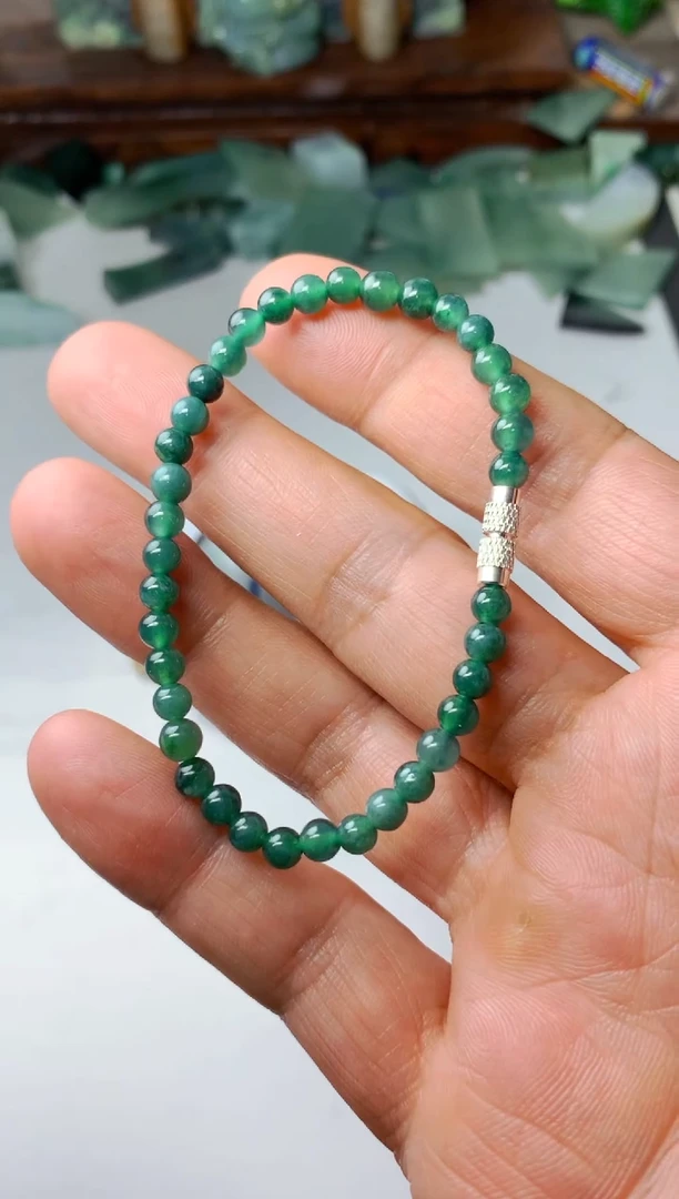 颈饰未镶嵌翡翠A****歌手串