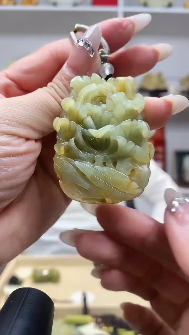 未镶嵌岫玉吊坠