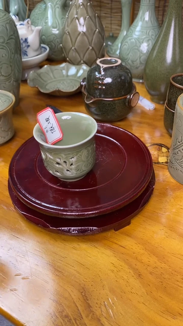 杯子青瓷牡丹纹镂空杯微瑕01