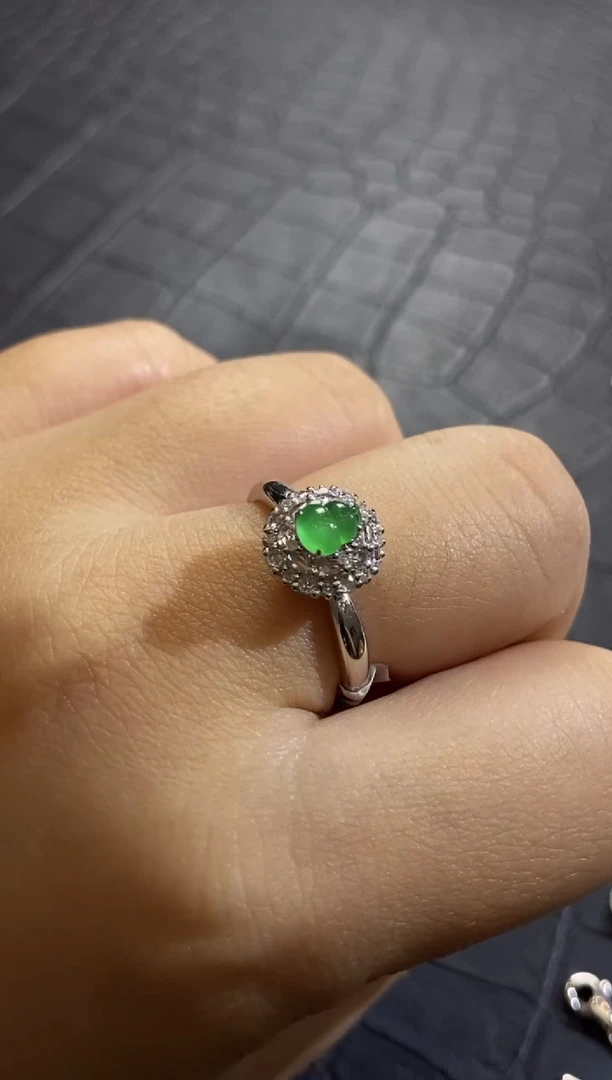 颈饰18K金镶嵌翡翠收到货48小时鉴赏期（超时不退不换）