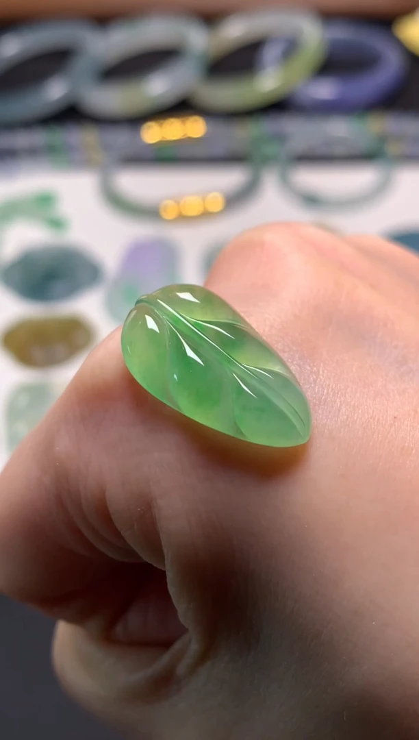 未镶嵌定制翡翠22.8*13.5*4.0