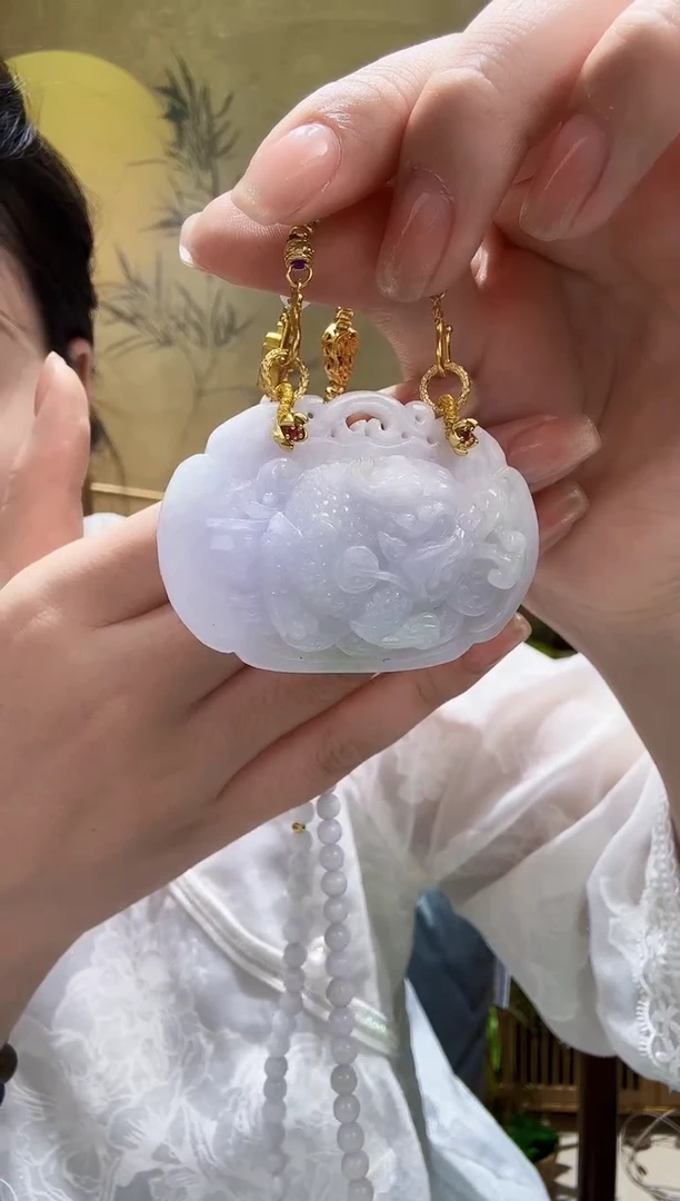 颈饰未镶嵌翡翠吊坠
