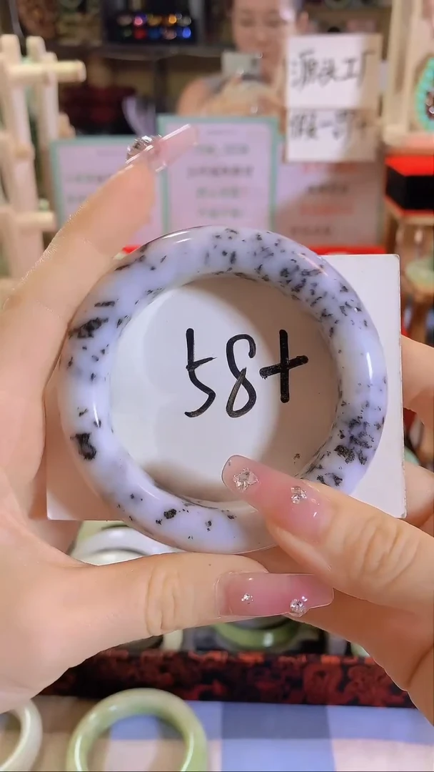 蛇纹石玉未镶嵌手镯31开播福利