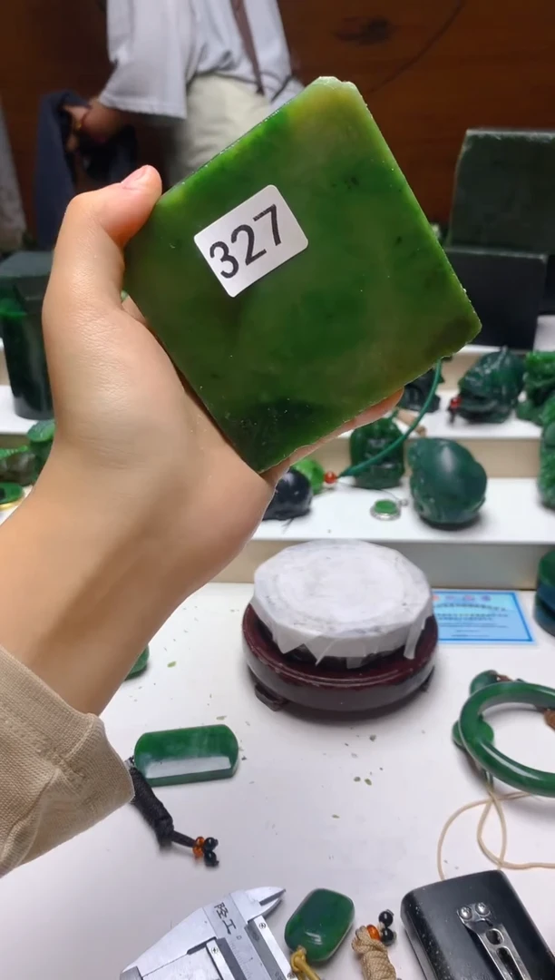 未镶嵌和田玉（碧玉）珠宝半成品327