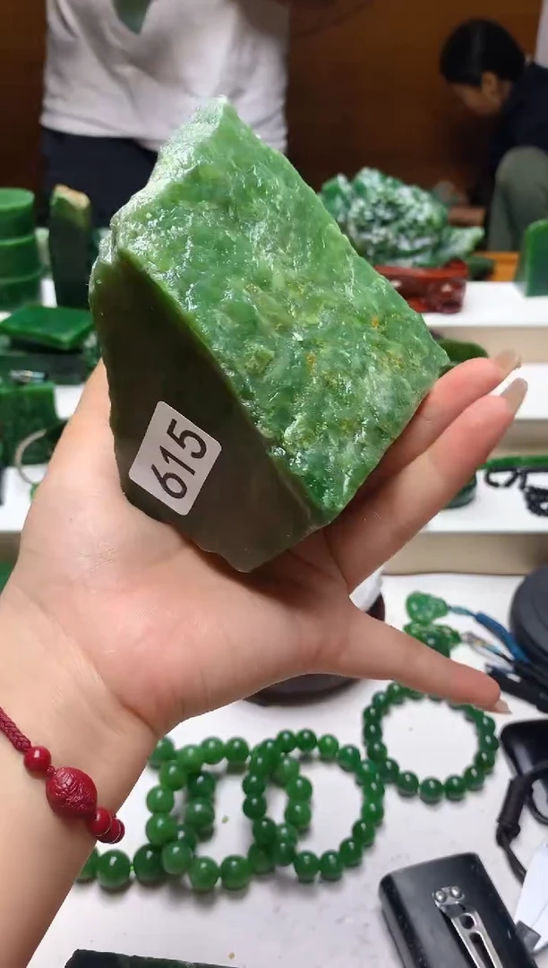 未镶嵌和田玉（碧玉）珠宝半成品0