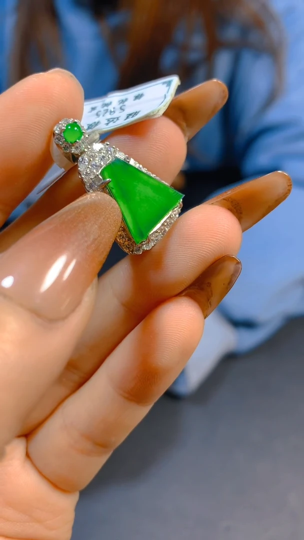 【闪购商品】翡翠吊坠(赠链)未镶嵌0800073944多样性发一