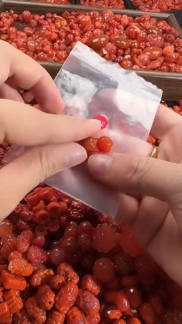 颈饰未镶嵌南红玛瑙1