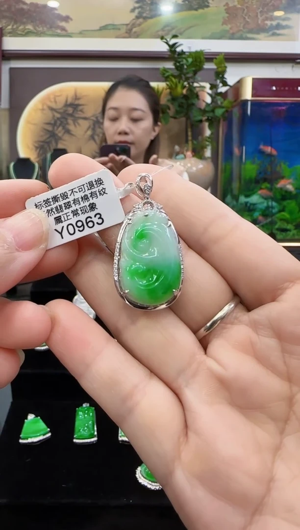 颈饰18K金镶嵌翡翠Y0963   如意