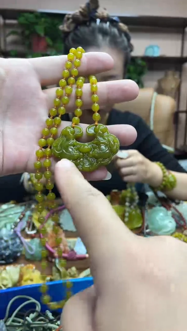 未镶嵌岫玉吊坠多样性发货发其中之一