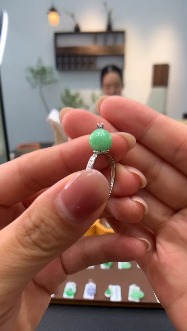 颈饰银S925镶嵌翡翠戒指