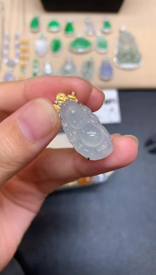 颈饰18K金镶嵌翡翠财神【无服务费