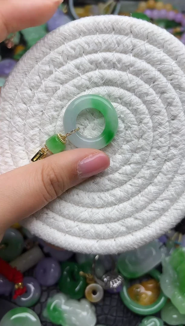 颈饰未镶嵌翡翠缅甸翡翠吊坠