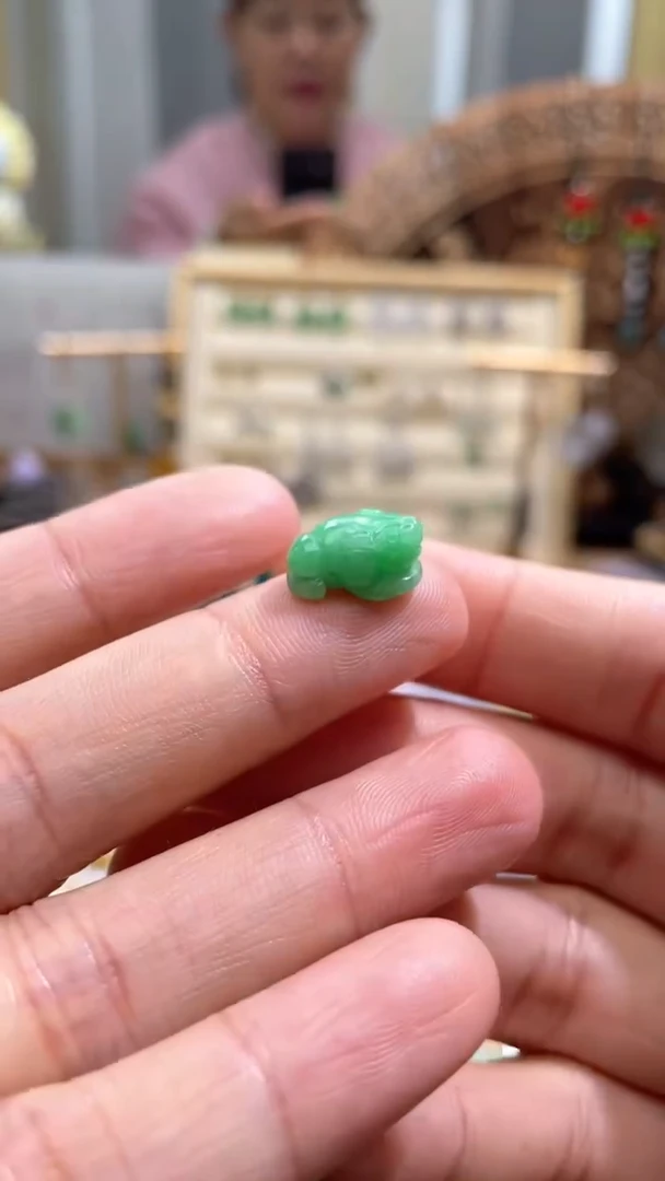 【闪购商品】翡翠颈饰未镶嵌花