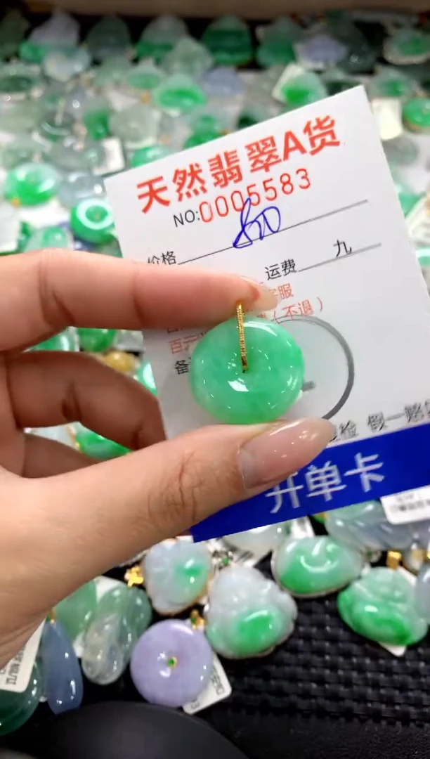 颈饰18K金镶嵌翡翠1111111111111111