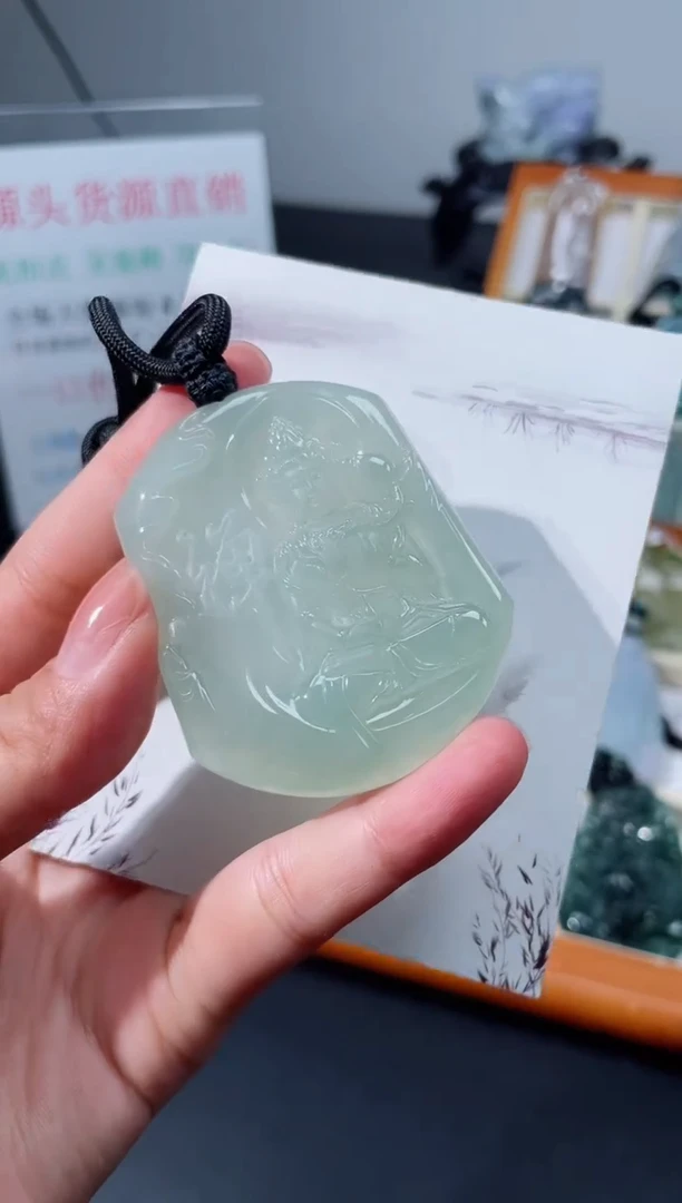 颈饰未镶嵌翡翠观音