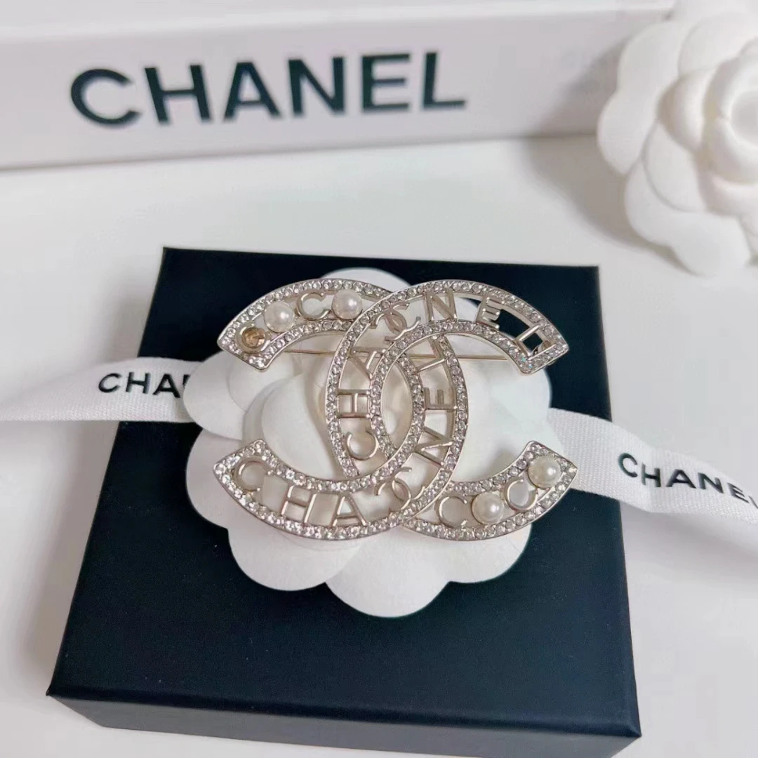 未使用 Chanel/香奈儿 香槟金镂空满钻珍珠胸针22V/DS0196