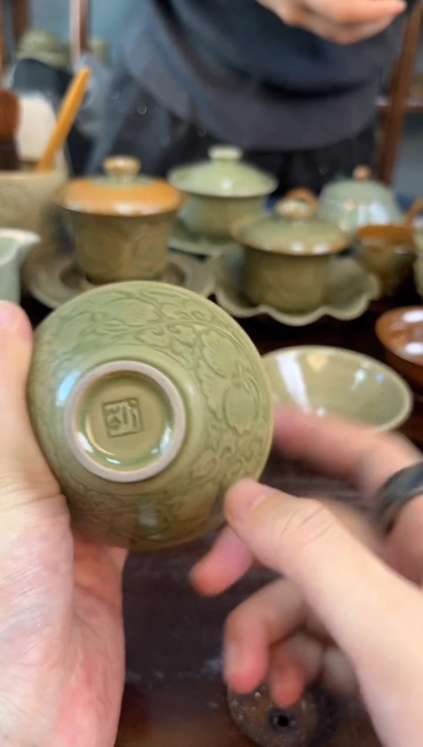 杯牡丹纹斗笠盏片白